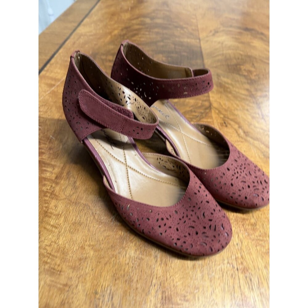Easy Spirit Women’s 8 Cindie Mary Jane Red Genuine Leather Pumps Perforated Shoe - Picture 6 of 6